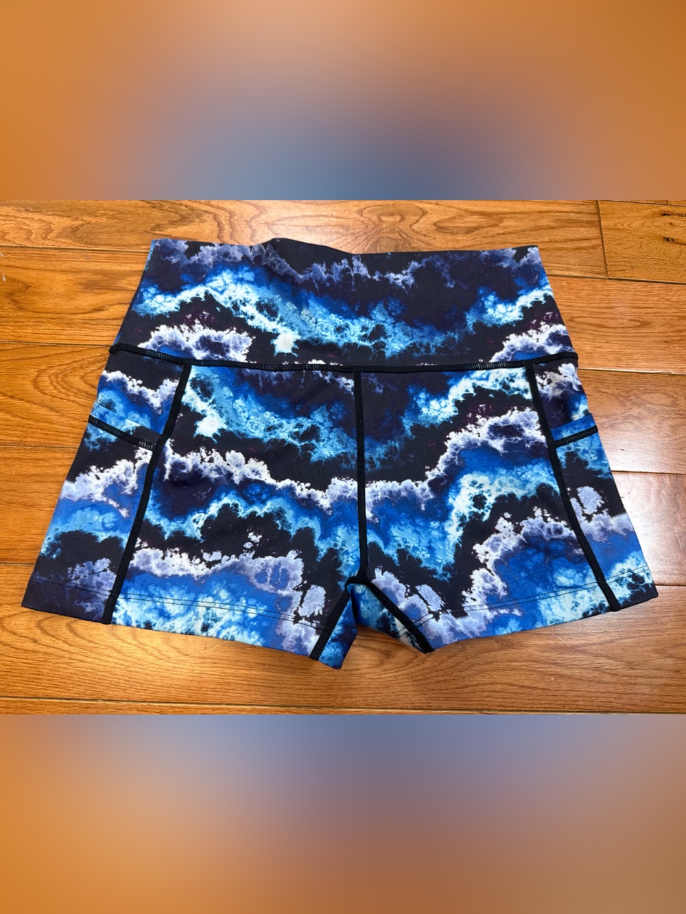 Constantly Varied Gear Storm Print 2.5” Inseam Athletic Shorts NWOT - Picture 2 of 5